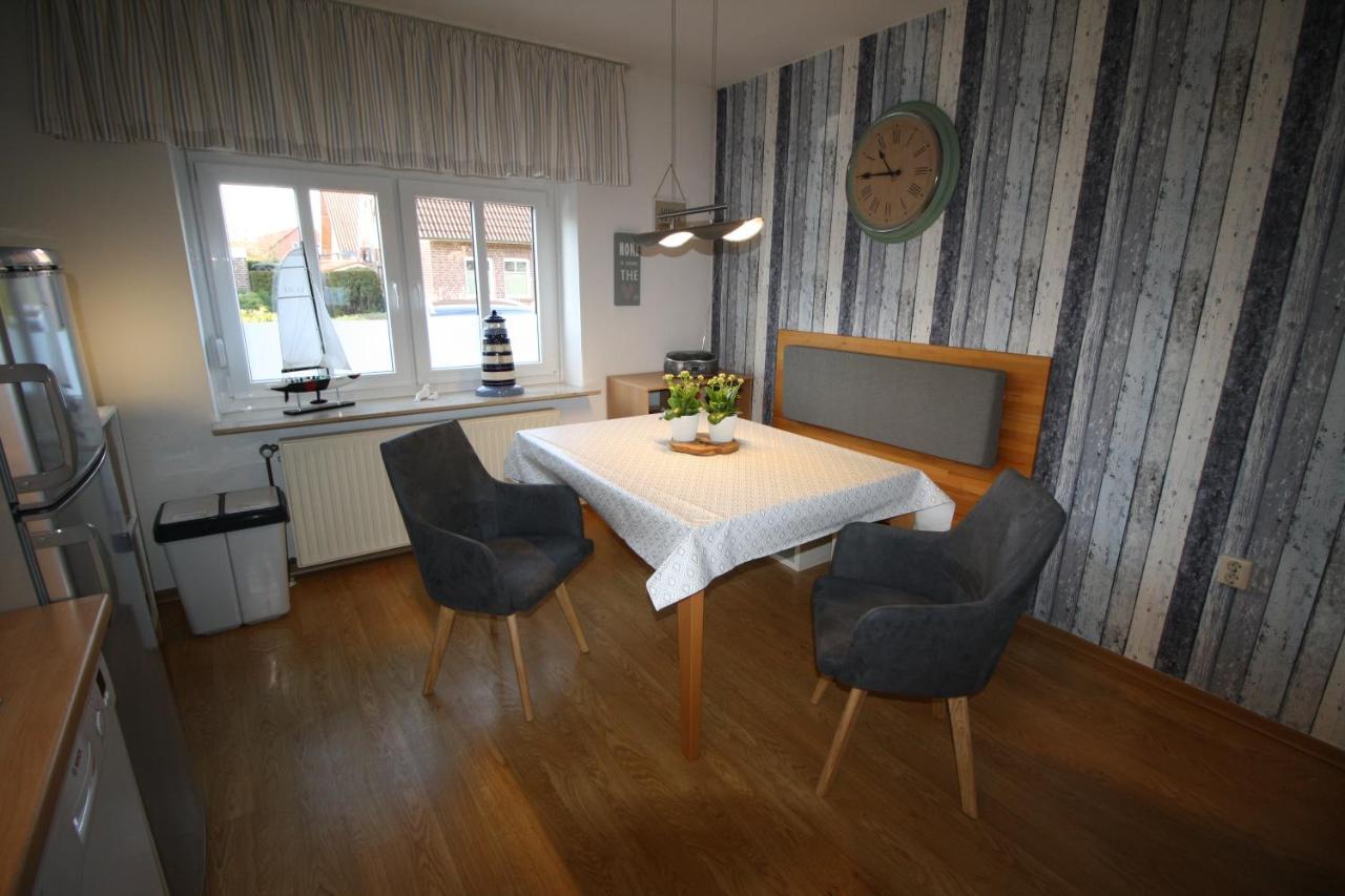 Haus Schilling Lägenhet Esens Exteriör bild