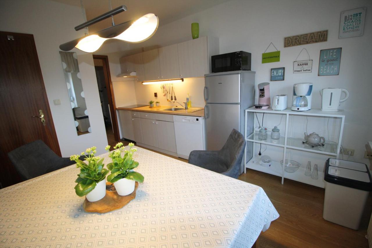 Haus Schilling Lägenhet Esens Exteriör bild