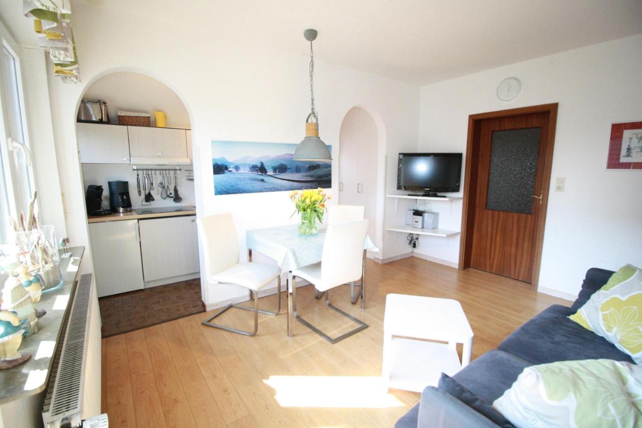 Haus Schilling Lägenhet Esens Exteriör bild