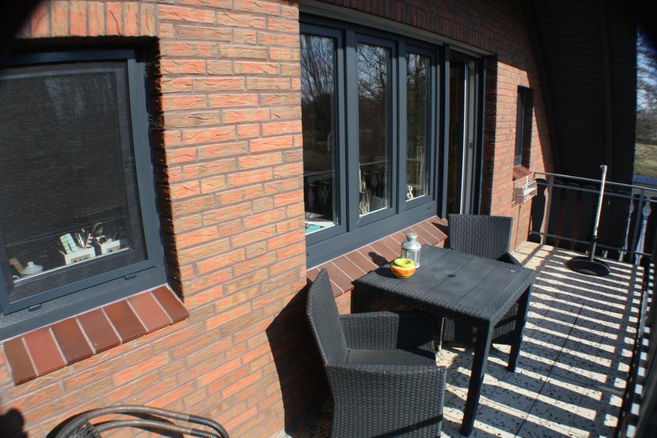 Haus Schilling Lägenhet Esens Exteriör bild