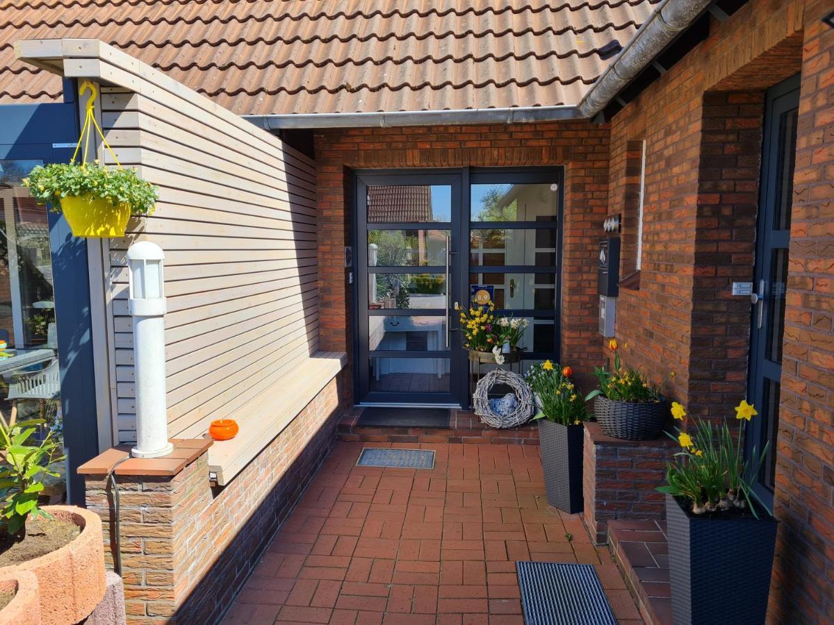Haus Schilling Lägenhet Esens Exteriör bild