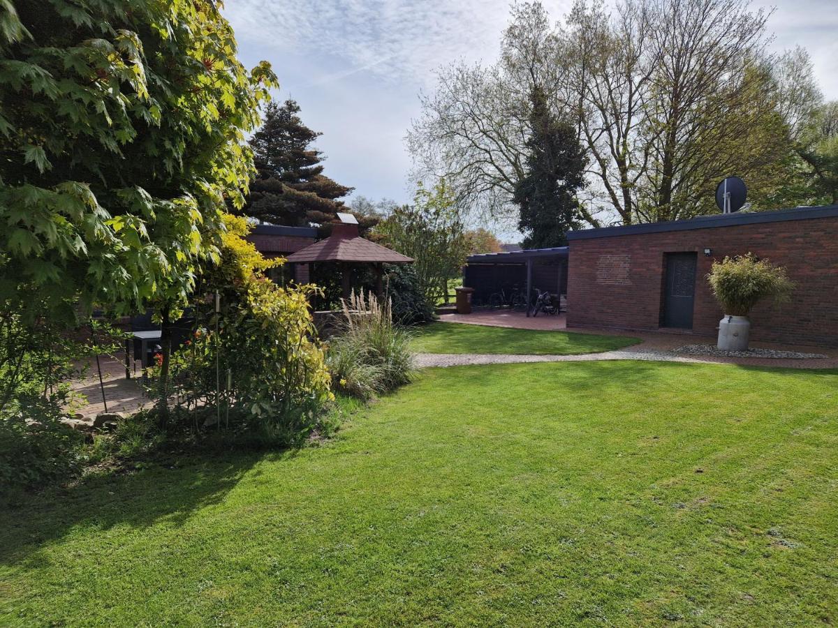 Haus Schilling Lägenhet Esens Exteriör bild