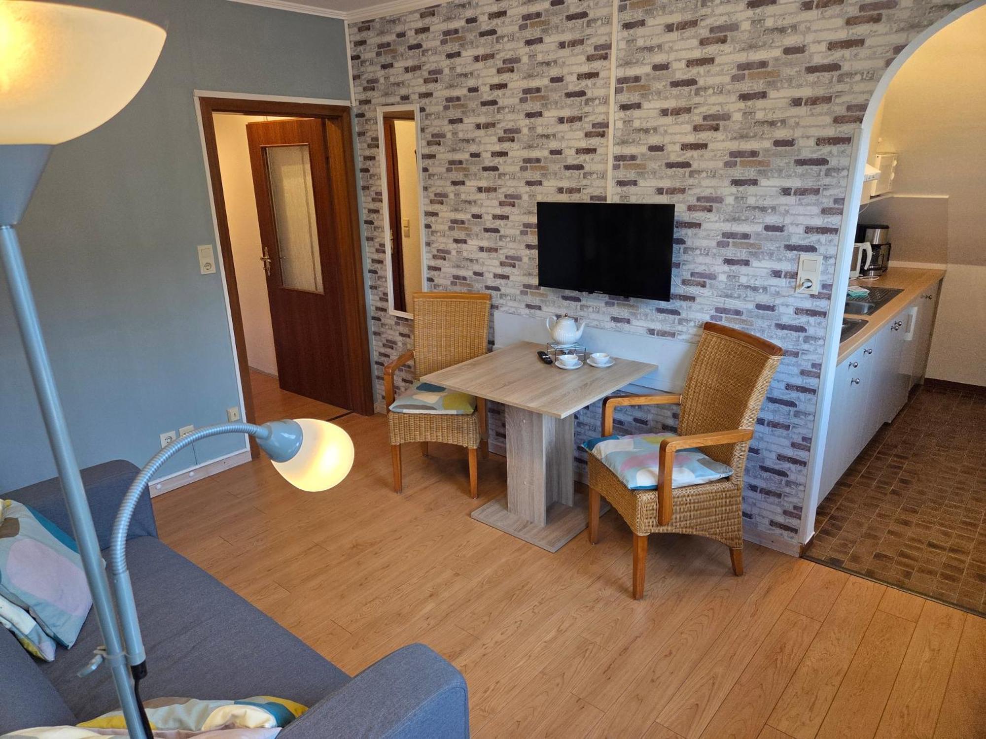 Haus Schilling Lägenhet Esens Exteriör bild
